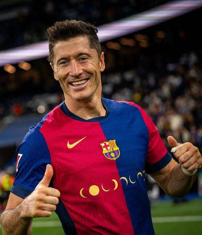 莱万高难度世界波！背身钩射穿裆破门，西甲四连杀姆巴佩领先