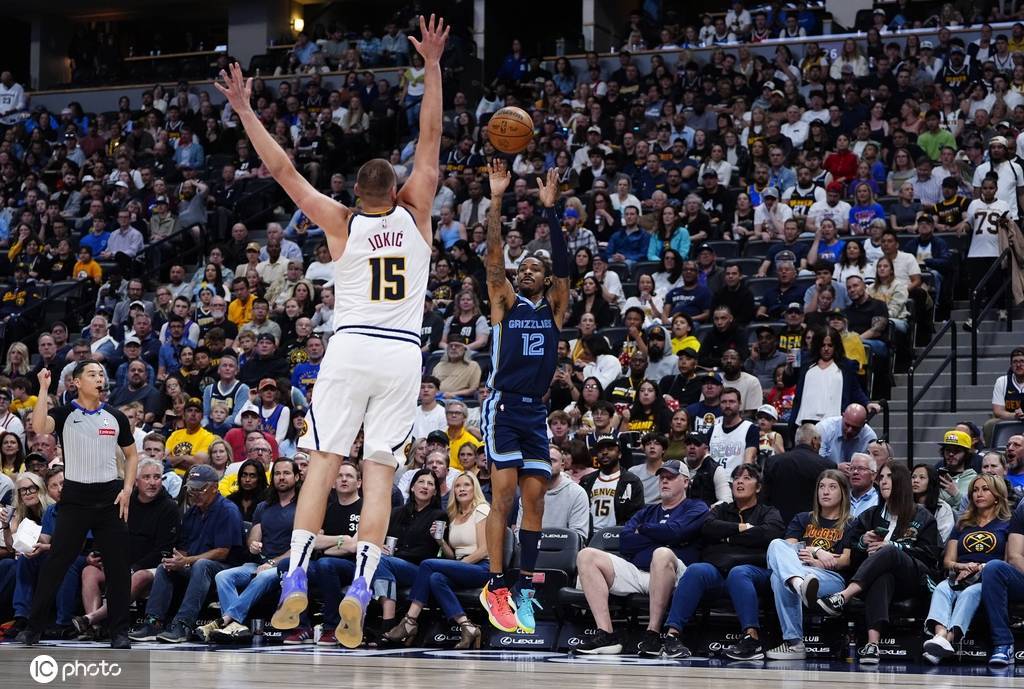 约老师三双莫兰特21+6 关键卡位战掘金胜灰熊