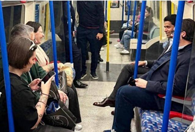 巴黎主席纳赛尔在伦敦坐地铁 曼城球迷寄语：干翻阿森纳