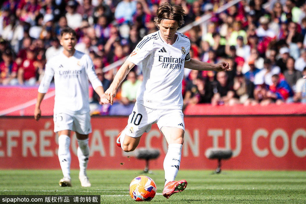 炸裂！巴萨提前夺冠只是开胃菜？弗里克打造新宇宙队，金球奖三候选浮现！