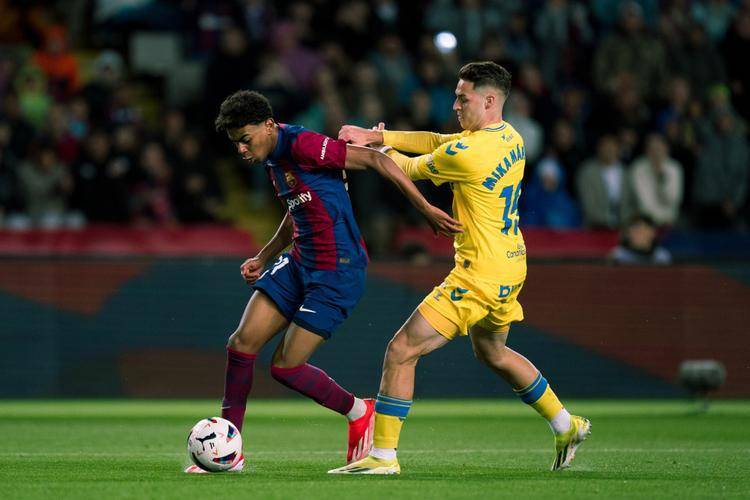 西甲保级关键战：西班牙人主场迎战拉斯帕尔马斯，谁能抢占生机？